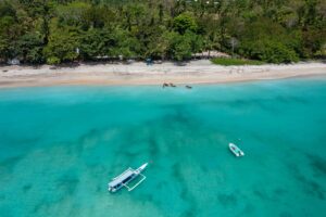 Where the lagoon meets the reef